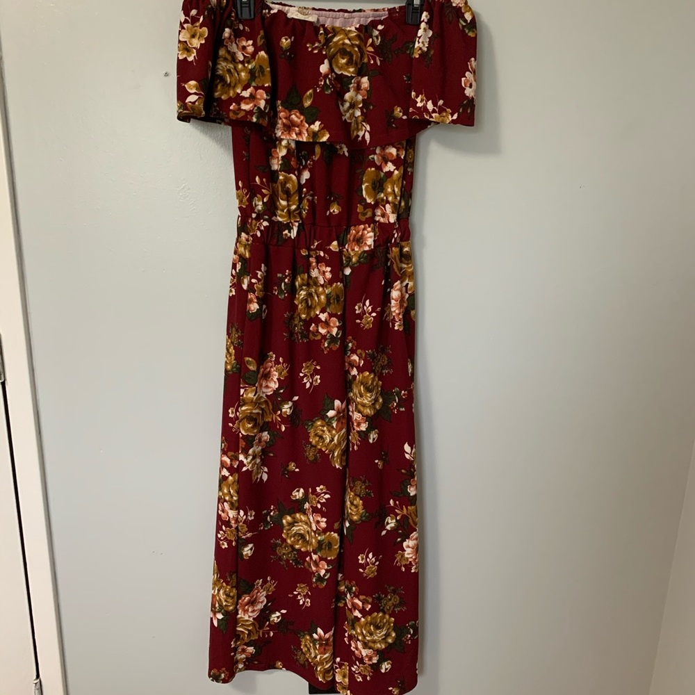Full length jumpsuit, off the shoulder sleeves.